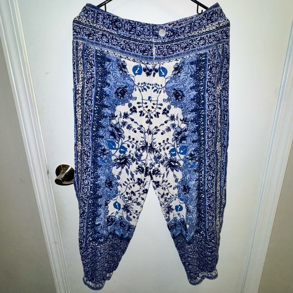 Anthropologie Linen Blend Blue/White Floral Capris - Picture 2 of 10